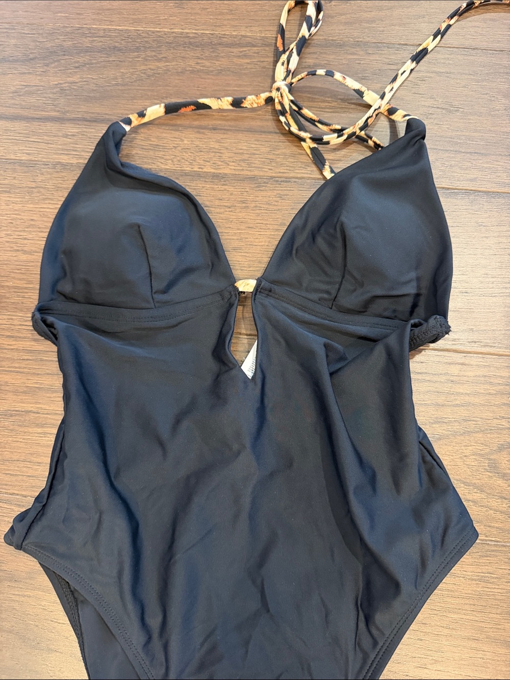Cupshe Plunge Cross Back One Piece Size XS NWT - C56-006 - Picture 4 of 7